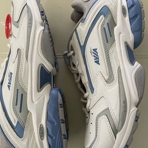 Avias Womens NWT White Sneakers Size 7.5 Wide